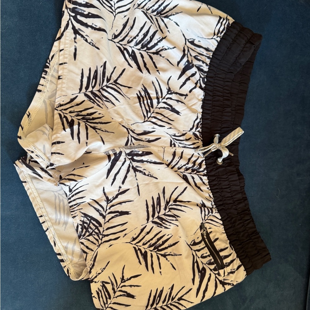 vuori Women's Cream Palm-Print Drawstring active water sport board Shorts